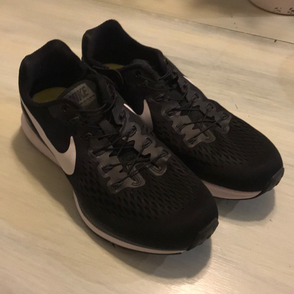 Size 9 Nike zoom Pegasus